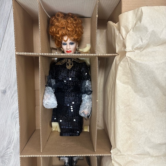 15 Porcelain Dolls New In Box - Picture 6 of 16